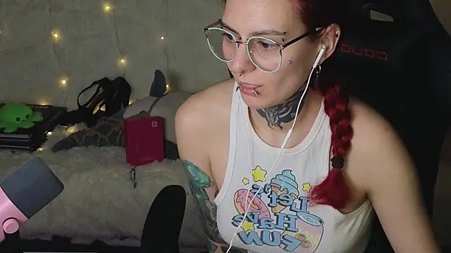 Snapshot of Ginger_Stay chatting on November 5, 2025, 9:18 pm Ginger Stay online show from November 5, 2025, 9:18 pm