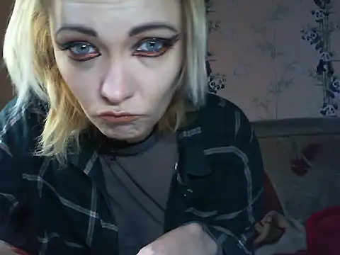WildMissNiks online show from May 6, 2026, 6:39 am