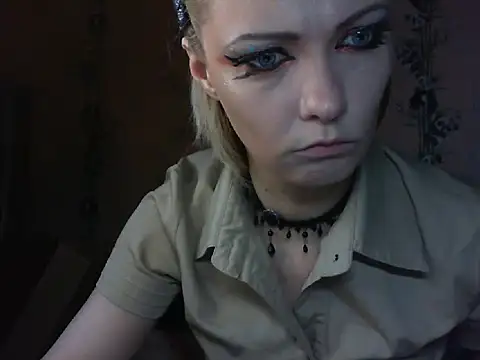 WildMissNiks online show from May 13, 2026, 6:09 am