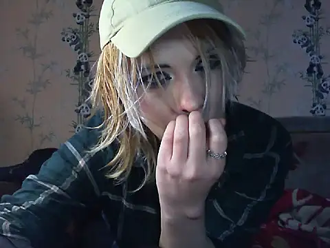 WildMissNiks online show from May 7, 2026, 7:12 am