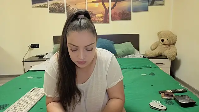 adelline online show from April 20, 2026, 9:05 pm