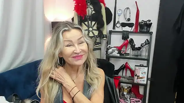 crystaLUX online show from November 12, 2025, 5:22 am