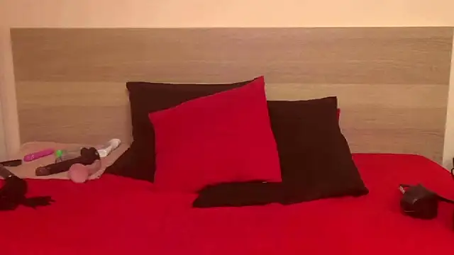 Snapshot of KendraLux chatting on September 26, 2025, 1:23 am KendraLux online show from September 26, 2025, 1:23 am