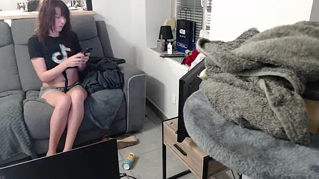 Snapshot of missthon0 chatting on December 3, 2025, 1:43 pm missthon0 online show from December 3, 2025, 1:43 pm