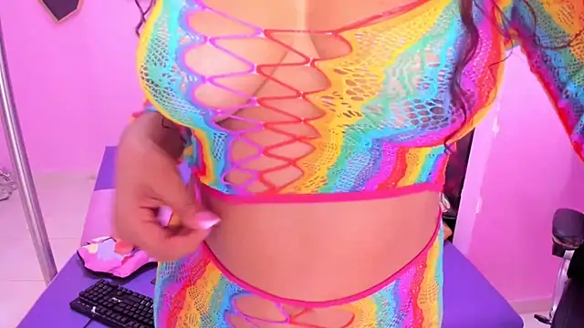 MATURE WHOR33 online show from February 4, 2026, 11:38 am