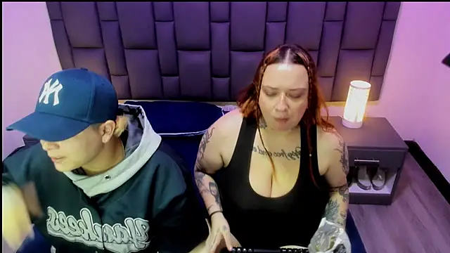 MiaYMolly online show from March 11, 2025, 2:53 am