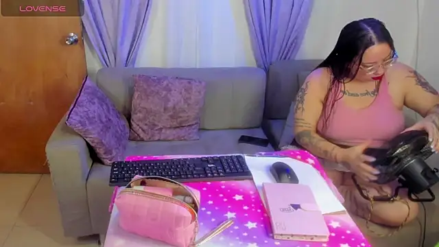 Snapshot of MiaYMolly chatting on April 30, 2026, 9:19 pm MiaYMolly online show from April 30, 2026, 9:19 pm