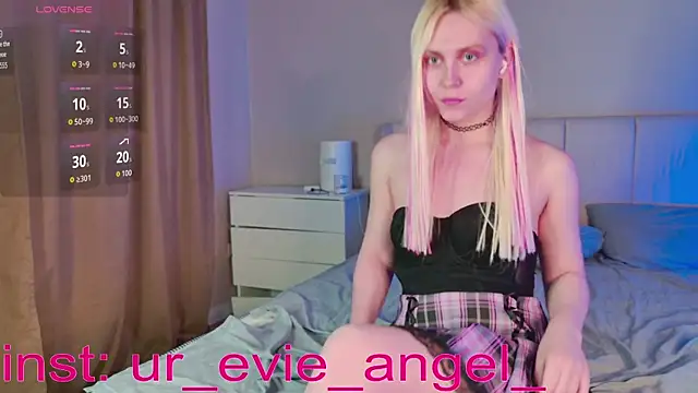 Snapshot of Evelyn_rabbit chatting on March 20, 2026, 1:56 pm Evelyn rabbit online show from March 20, 2026, 1:56 pm