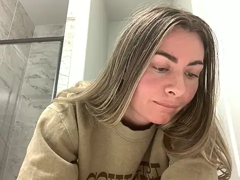 Snapshot of Alyssa_rhoades chatting on November 1, 2025, 12:28 am Alyssa rhoades online show from November 1, 2025, 12:28 am