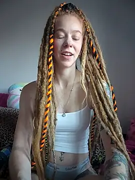 Snapshot of LucidLucy chatting on November 4, 2025, 1:04 pm LucidLucy online show from November 4, 2025, 1:04 pm