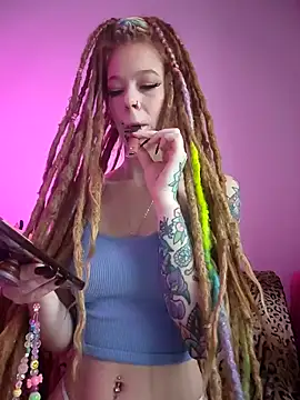 Snapshot of LucidLucy chatting on December 4, 2025, 2:05 pm LucidLucy online show from December 4, 2025, 2:05 pm