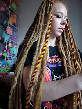 Snapshot of LucidLucy chatting on November 6, 2025, 1:04 pm LucidLucy online show from November 6, 2025, 1:04 pm