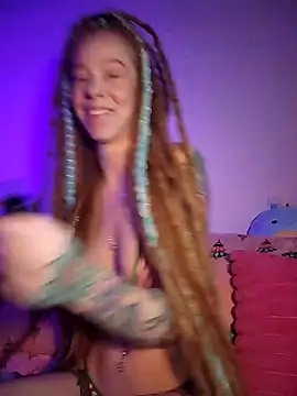 LucidLucy online show from December 22, 2025, 1:11 pm