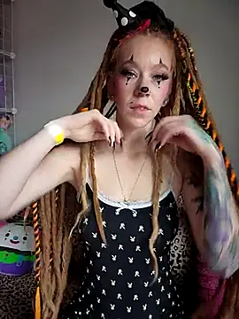 Snapshot of LucidLucy chatting on November 1, 2025, 3:28 pm LucidLucy online show from November 1, 2025, 3:28 pm