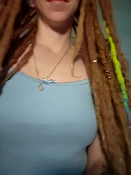 Snapshot of LucidLucy chatting on November 17, 2025, 7:40 pm LucidLucy online show from November 17, 2025, 7:40 pm