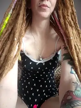 Snapshot of LucidLucy chatting on November 26, 2025, 4:07 pm LucidLucy online show from November 26, 2025, 4:07 pm