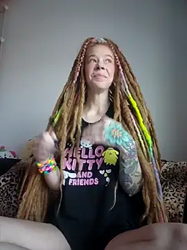 Snapshot of LucidLucy chatting on December 5, 2025, 1:53 pm LucidLucy online show from December 5, 2025, 1:53 pm