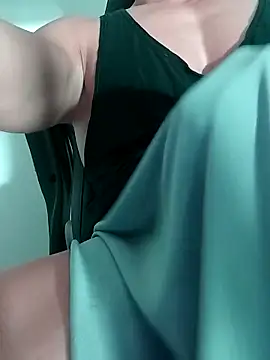 sexy fit guy on cam online show from October 19, 2025, 7:00 am