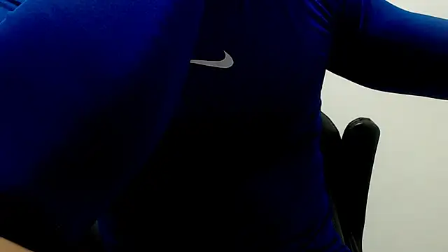 sexy fit guy on cam online show from November 30, 2025, 2:23 am