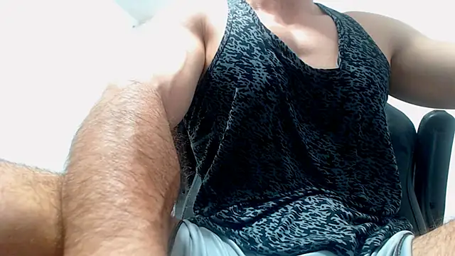 sexy fit guy on cam online show from June 24, 2026, 9:08 am