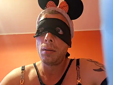 PlusSeks90 online show from May 17, 2026, 12:43 am