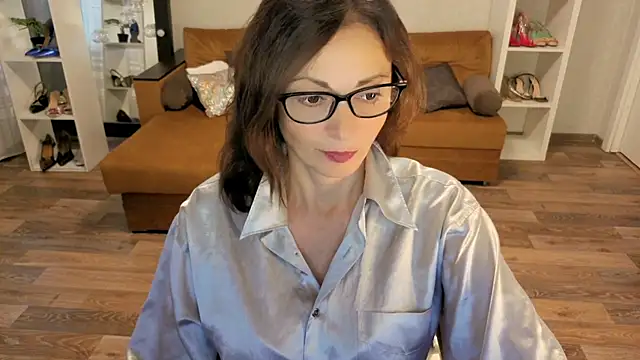 CaringSophie online show from November 9, 2025, 11:03 am