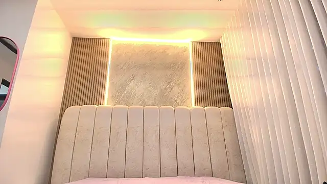 emyli sw  online show from March 6, 2026, 3:12 am