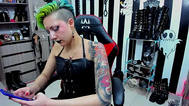 Snapshot of Mistress_Yelena chatting on January 21, 2025, 11:55 pm Mistress Yelena online show from January 21, 2025, 11:55 pm