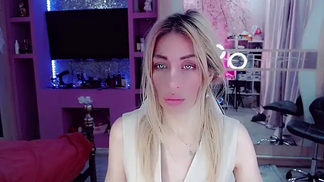 AnnieGOld  online show from December 15, 2025, 2:39 am