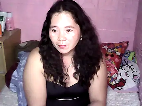 Snapshot of hotpusie_4u chatting on October 3, 2025, 7:43 am hotpusie 4u online show from October 3, 2025, 7:43 am