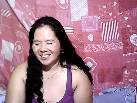 hotpusie 4u online show from June 5, 2026, 3:29 pm