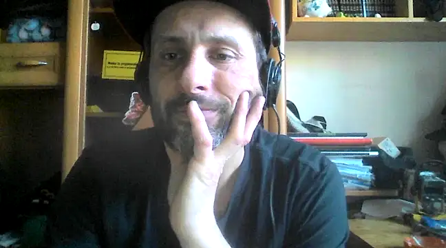 Snapshot of FireFox_Feel chatting on March 8, 2025, 3:24 pm FireFox Feel online show from March 8, 2025, 3:24 pm