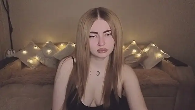 Snapshot of ViolettaLopez chatting on November 12, 2025, 12:20 pm ViolettaLopez online show from November 12, 2025, 12:20 pm