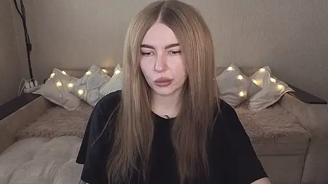 Snapshot of ViolettaLopez chatting on October 25, 2025, 12:39 pm ViolettaLopez online show from October 25, 2025, 12:39 pm