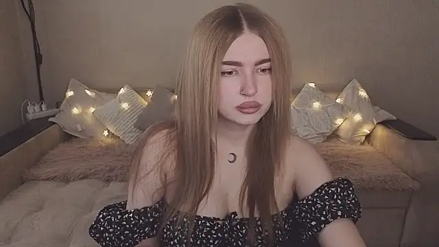 Snapshot of ViolettaLopez chatting on November 8, 2025, 12:09 pm ViolettaLopez online show from November 8, 2025, 12:09 pm