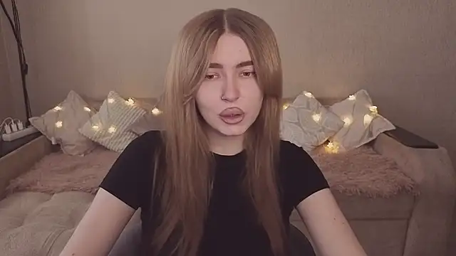 ViolettaLopez online show from April 7, 2026, 2:08 pm