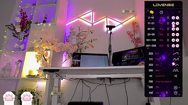 Elena-Marilyn online show from November 23, 2025, 9:03 pm