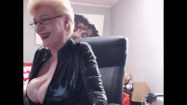 LaylaMilf online show from March 4, 2025, 3:00 am