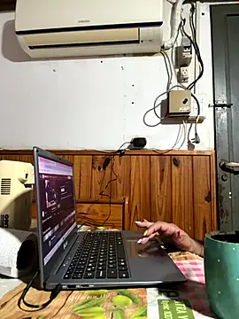 Snapshot of sofy_alone chatting on October 24, 2025, 3:44 pm sofy alone online show from October 24, 2025, 3:44 pm