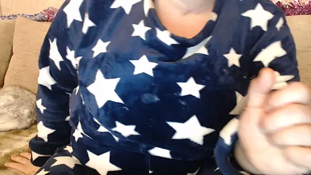 Snapshot of Amy_August chatting on December 17, 2025, 7:24 am Amy August online show from December 17, 2025, 7:24 am