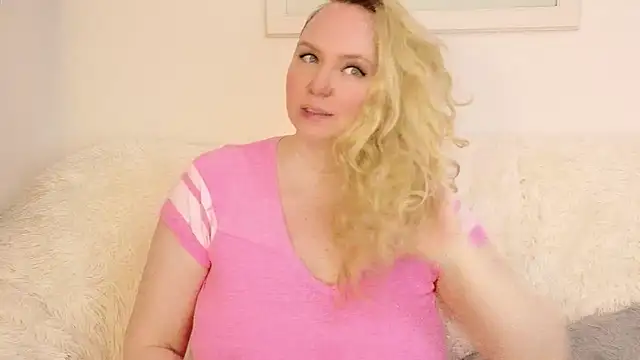 Snapshot of Sarah4you chatting on June 28, 2026, 1:17 pm Sarah4you online show from June 28, 2026, 1:17 pm