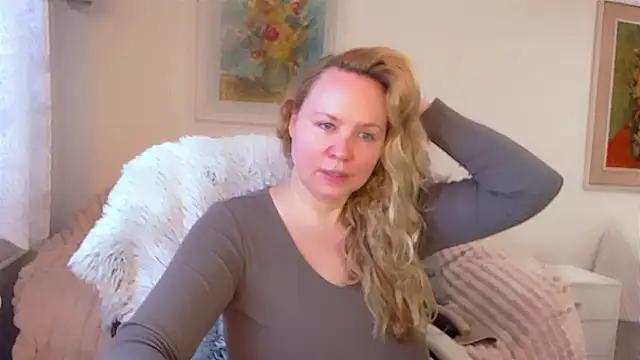 Sarah4you online show from March 16, 2025, 3:50 pm