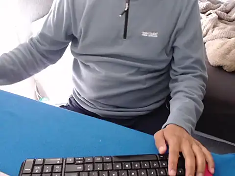 desiloverboy online show from July 31, 2026, 10:14 am