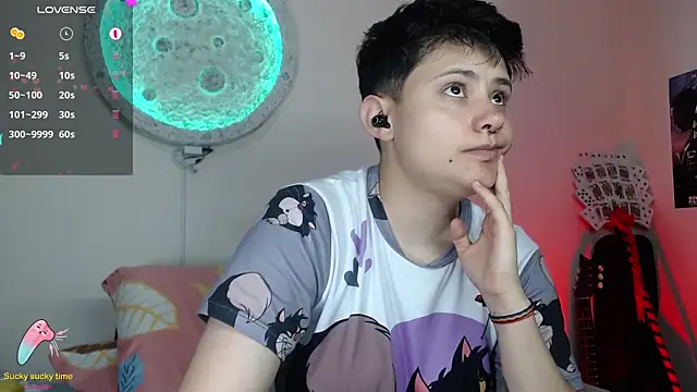 girl intense444 online show from March 5, 2025, 1:17 pm