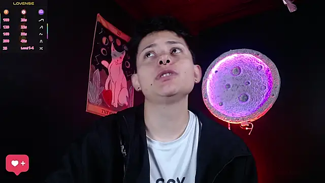 girl intense444 online show from April 14, 2026, 1:05 pm