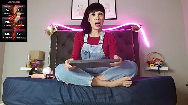 Snapshot of CharlotteLemke chatting on November 27, 2025, 2:06 pm CharlotteLemke online show from November 27, 2025, 2:06 pm