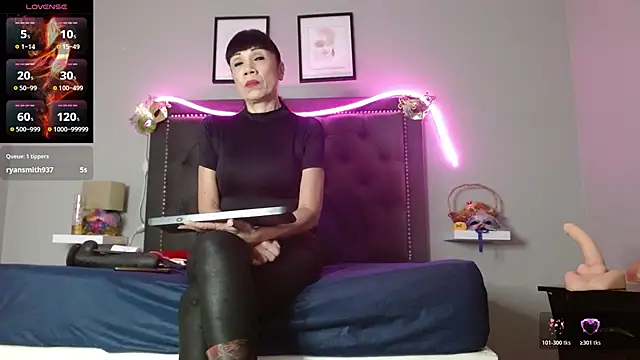 Snapshot of CharlotteLemke chatting on November 25, 2025, 1:00 pm CharlotteLemke online show from November 25, 2025, 1:00 pm