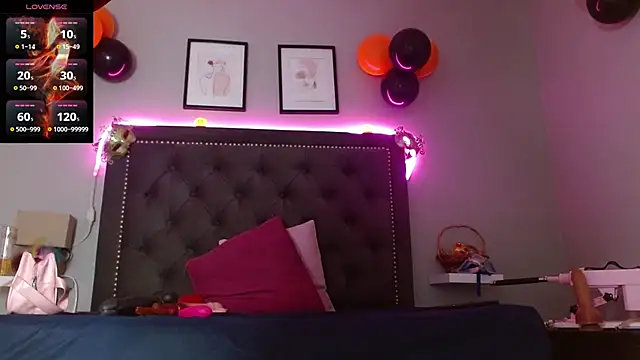 Snapshot of CharlotteLemke chatting on October 31, 2025, 1:41 pm CharlotteLemke online show from October 31, 2025, 1:41 pm