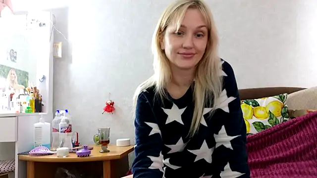 Snapshot of ModelEva chatting on October 19, 2025, 8:17 am ModelEva online show from October 19, 2025, 8:17 am