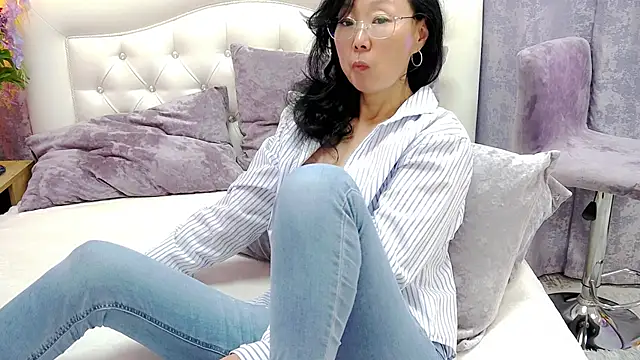 Snapshot of Asian_legs chatting on May 19, 2026, 9:38 am Asian legs online show from May 19, 2026, 9:38 am